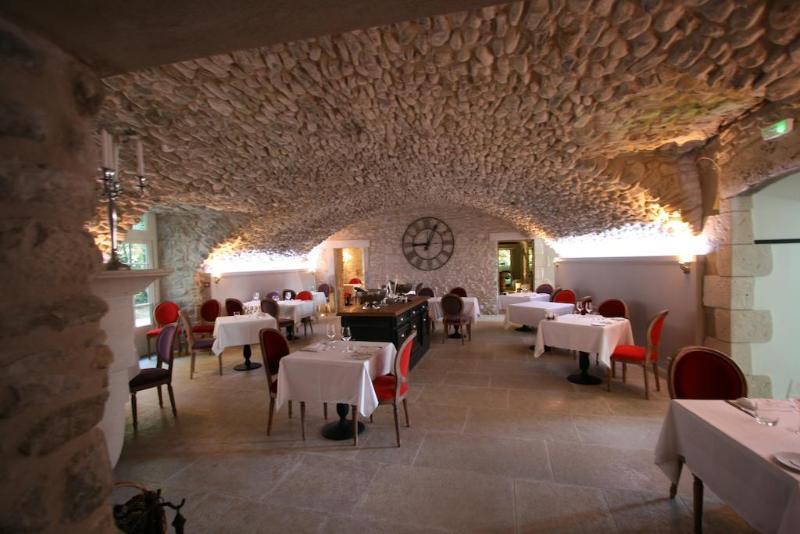 Chateau Les Oliviers De Salettes Charols Экстерьер фото